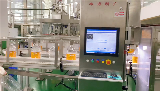 食用油灌裝生產(chǎn)線自動(dòng)檢測機(jī)調(diào)試現(xiàn)場